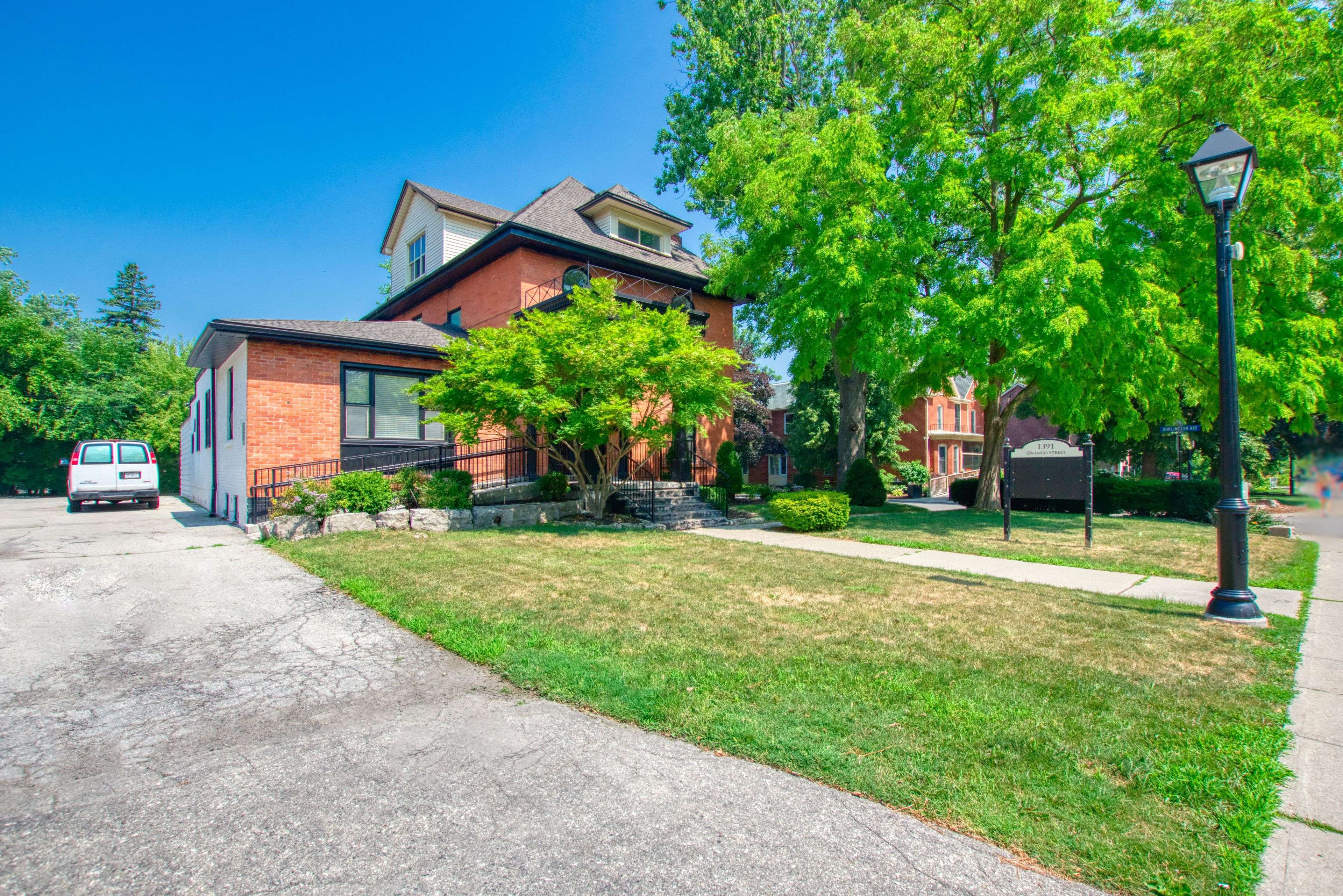 Burlington, ON L7S 1G2,1391 Ontario ST