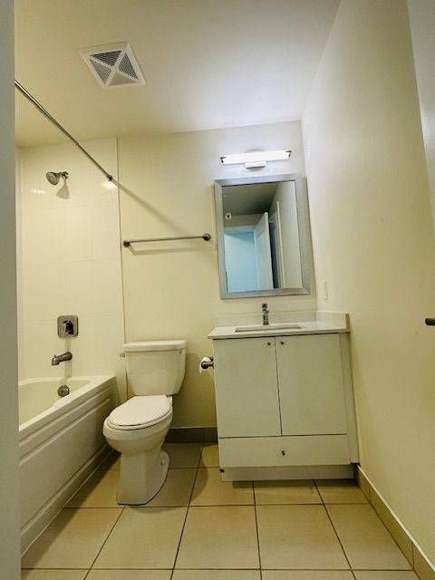 Mississauga, ON L5R 0G8,35 Watergarden DR #712