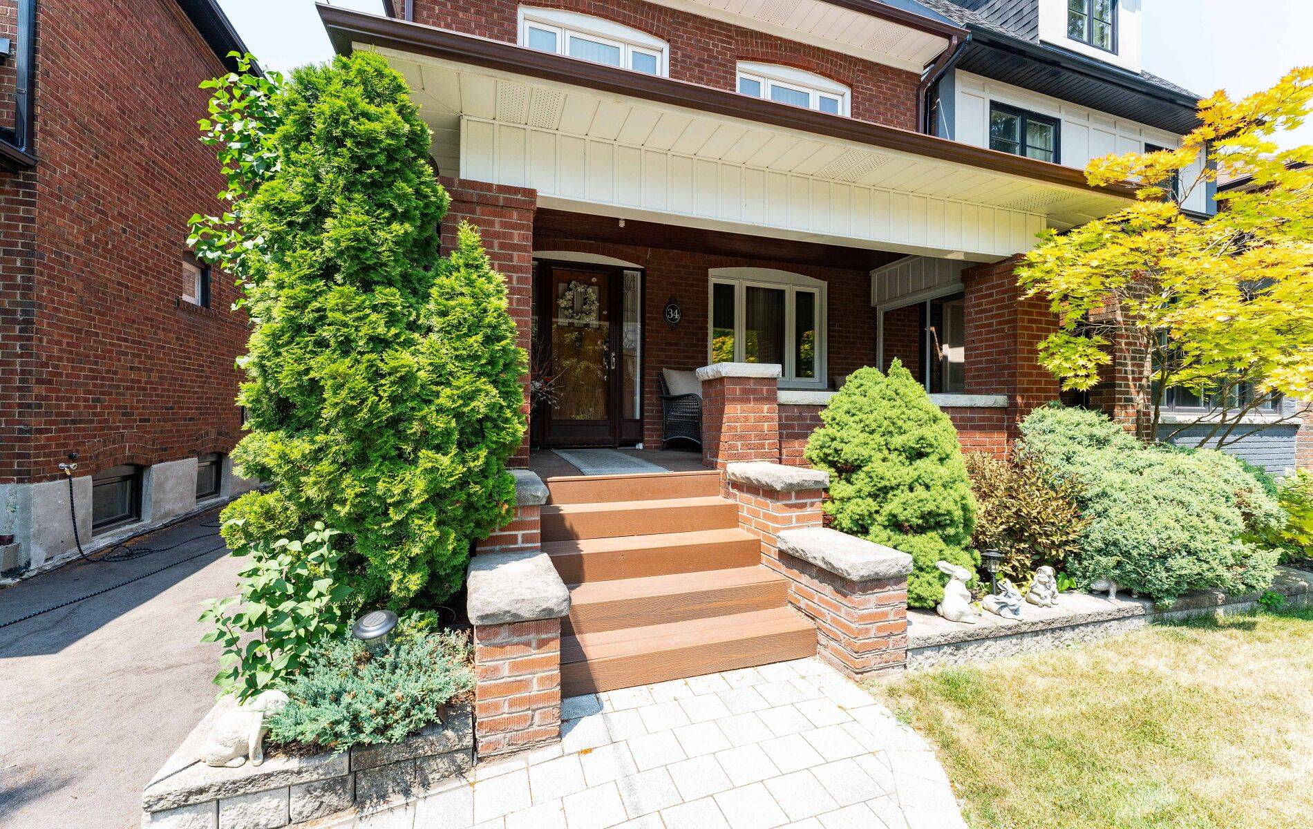 Toronto W02, ON M6S 1W6,34 Humberview RD
