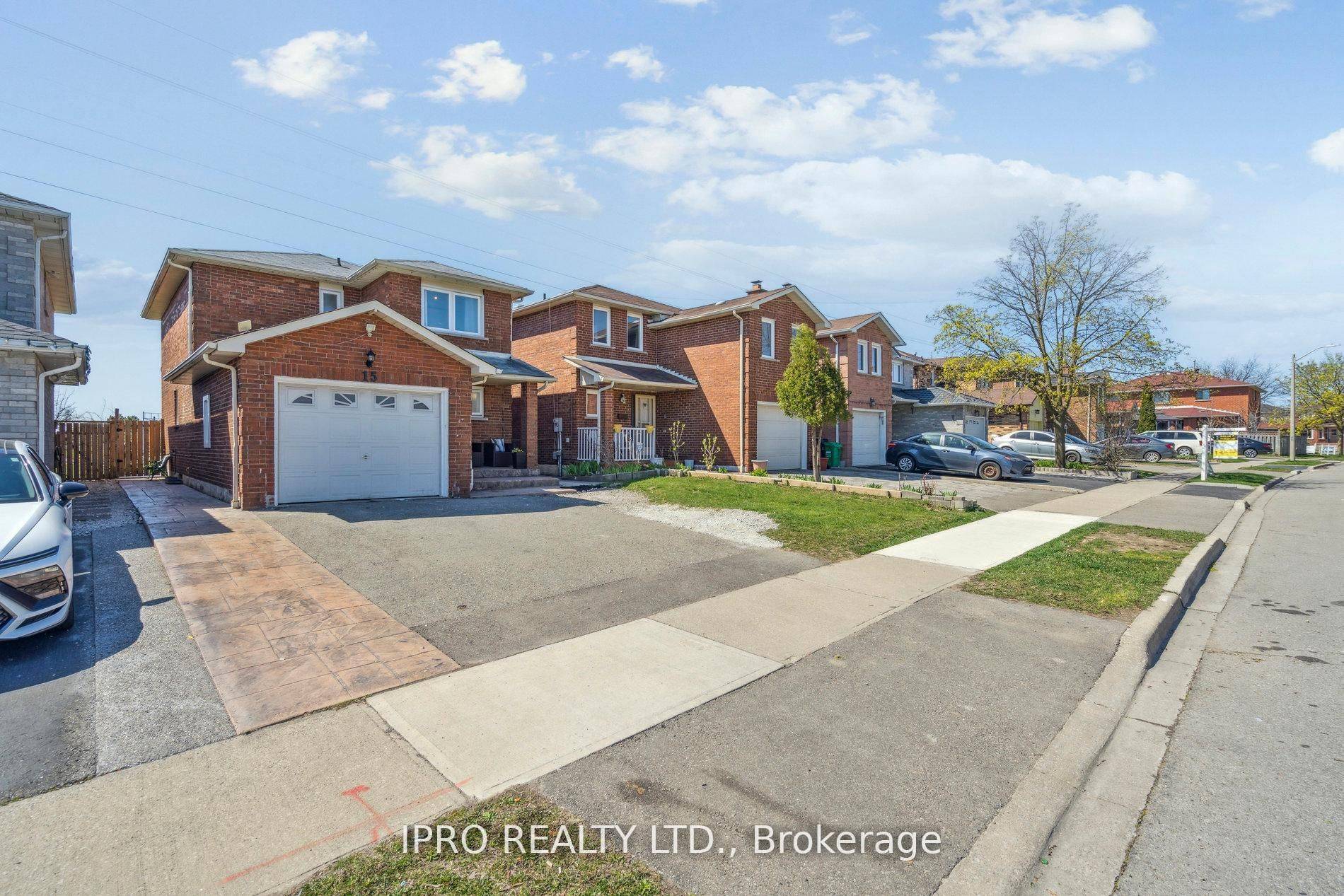 Brampton, ON L6Y 3T6,15 Fallen Oak CT