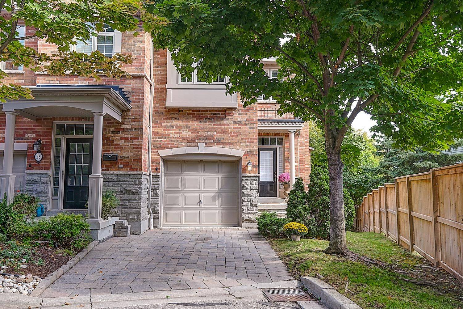 2401 Fifth Line W #27, Mississauga, ON L5K 1V9