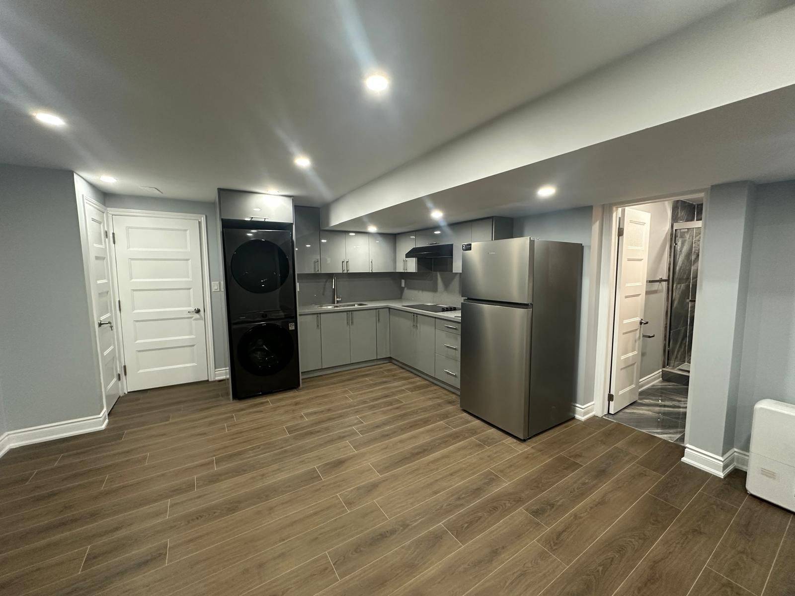 Milton, ON L9E 1X5,1394 lobelia CRES #lower unit