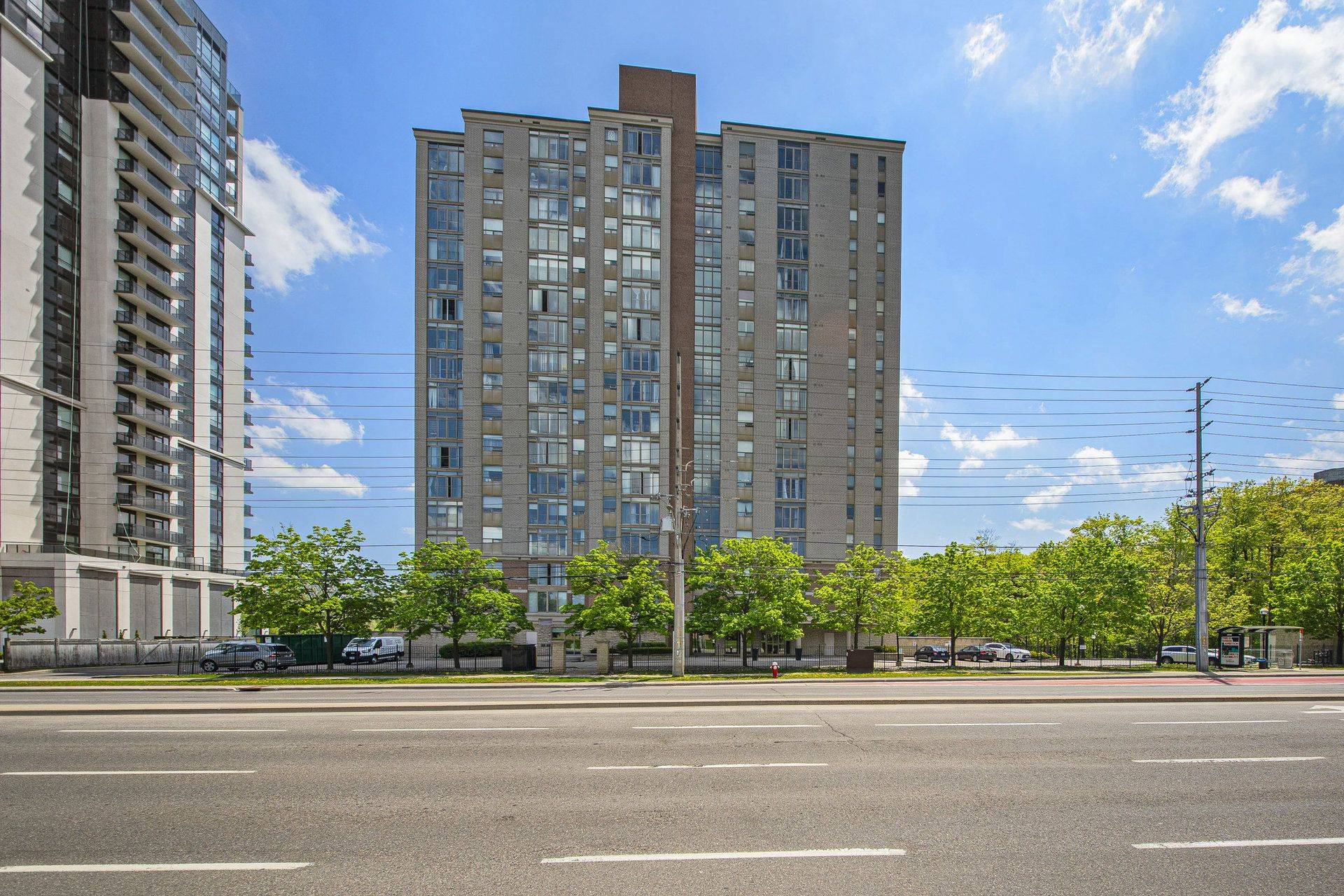 200 Burnhamthorpe RD E #402, Mississauga, ON L5A 4L4