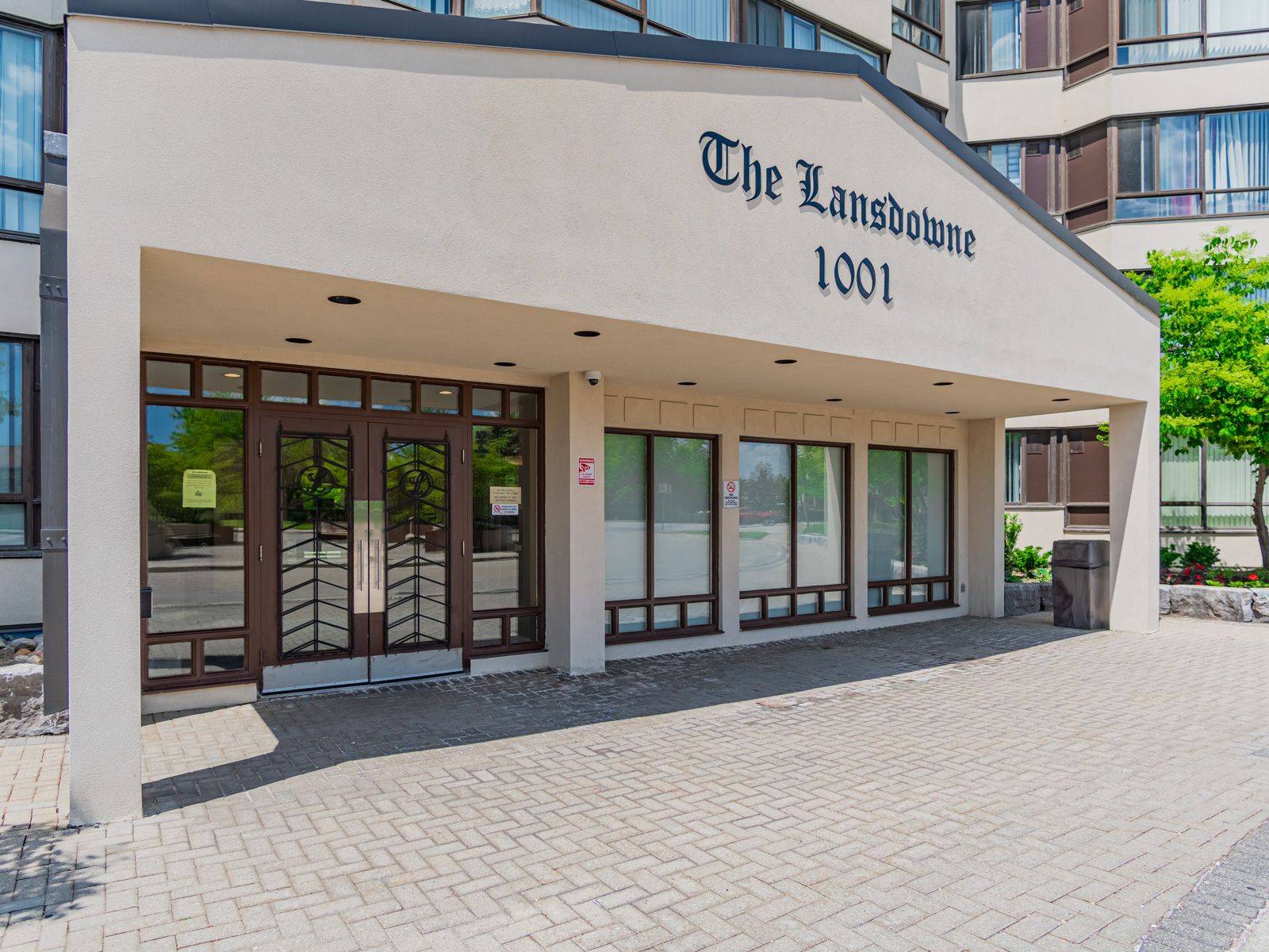 Mississauga, ON L5C 4R2,1001 Cedarglen Gate #214