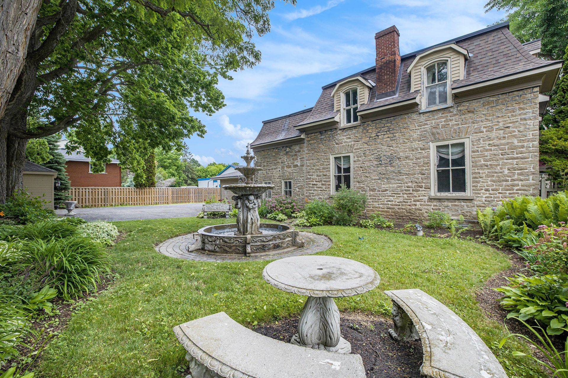 Carleton Place, ON K7C 3H2,233 Bridge ST