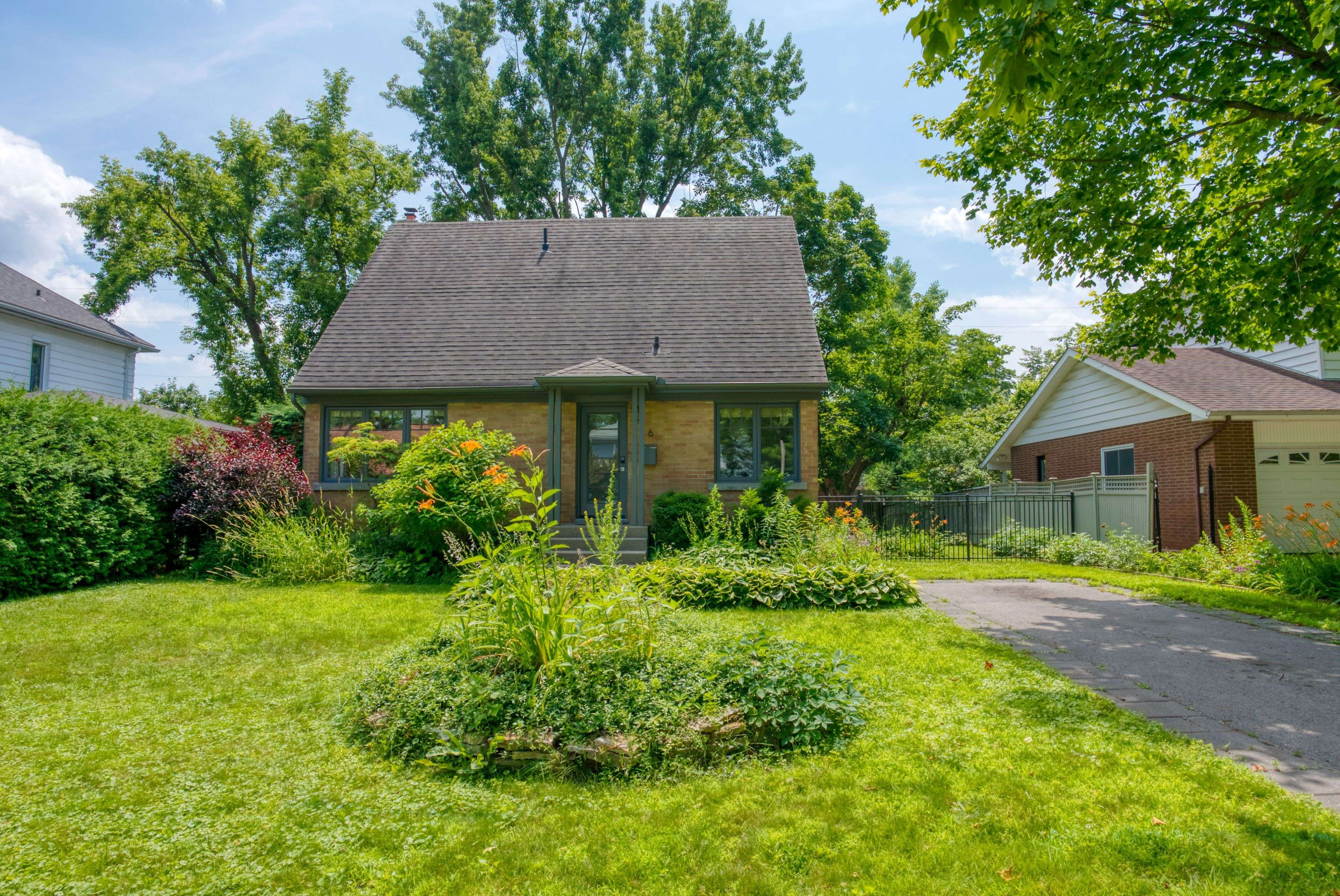 Manor Park - Cardinal Glen And Area, ON K1K 0E2,6 Jeffrey AVE