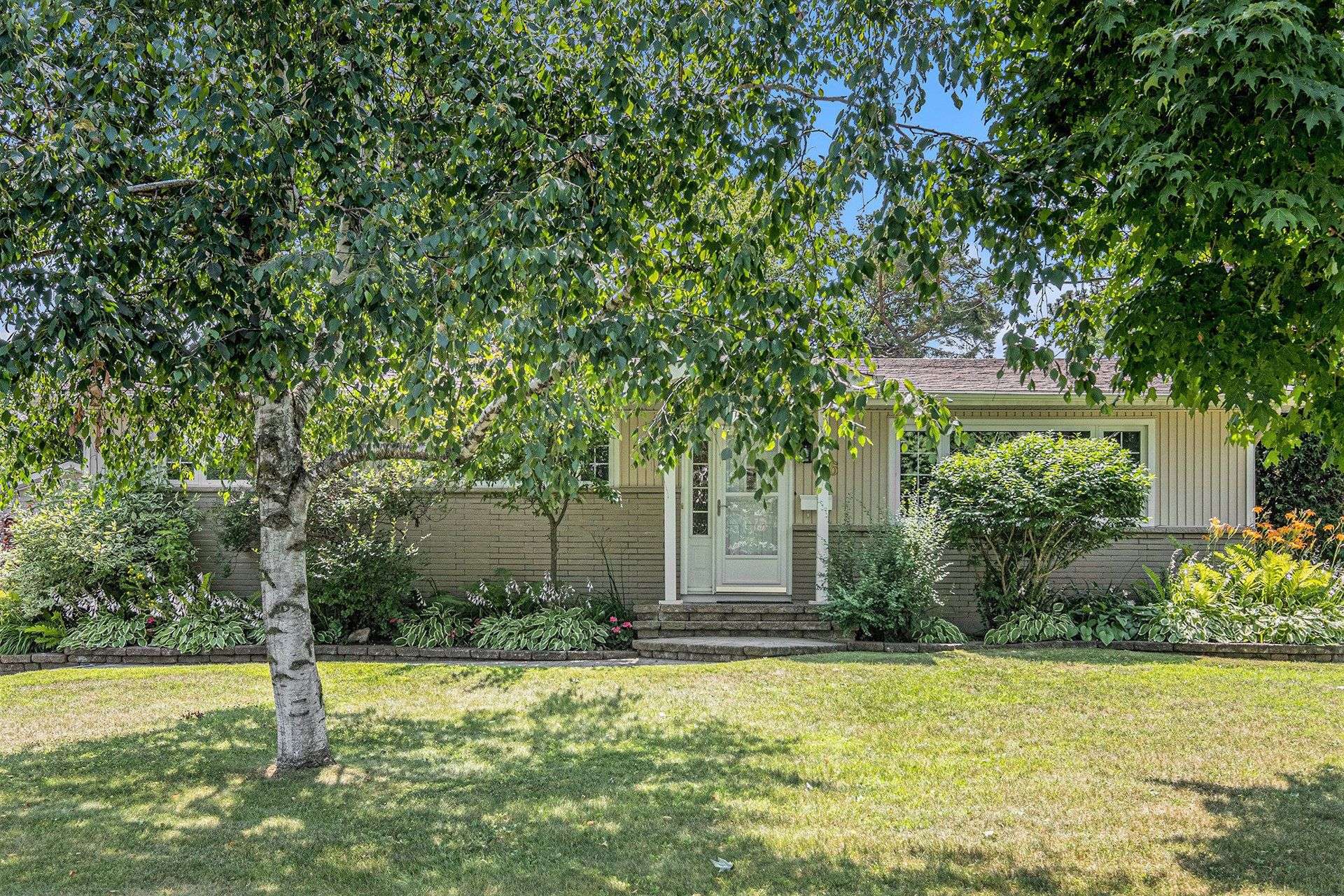 Stittsville - Munster - Richmond, ON K2S 1C3,16 Ember Glow CT