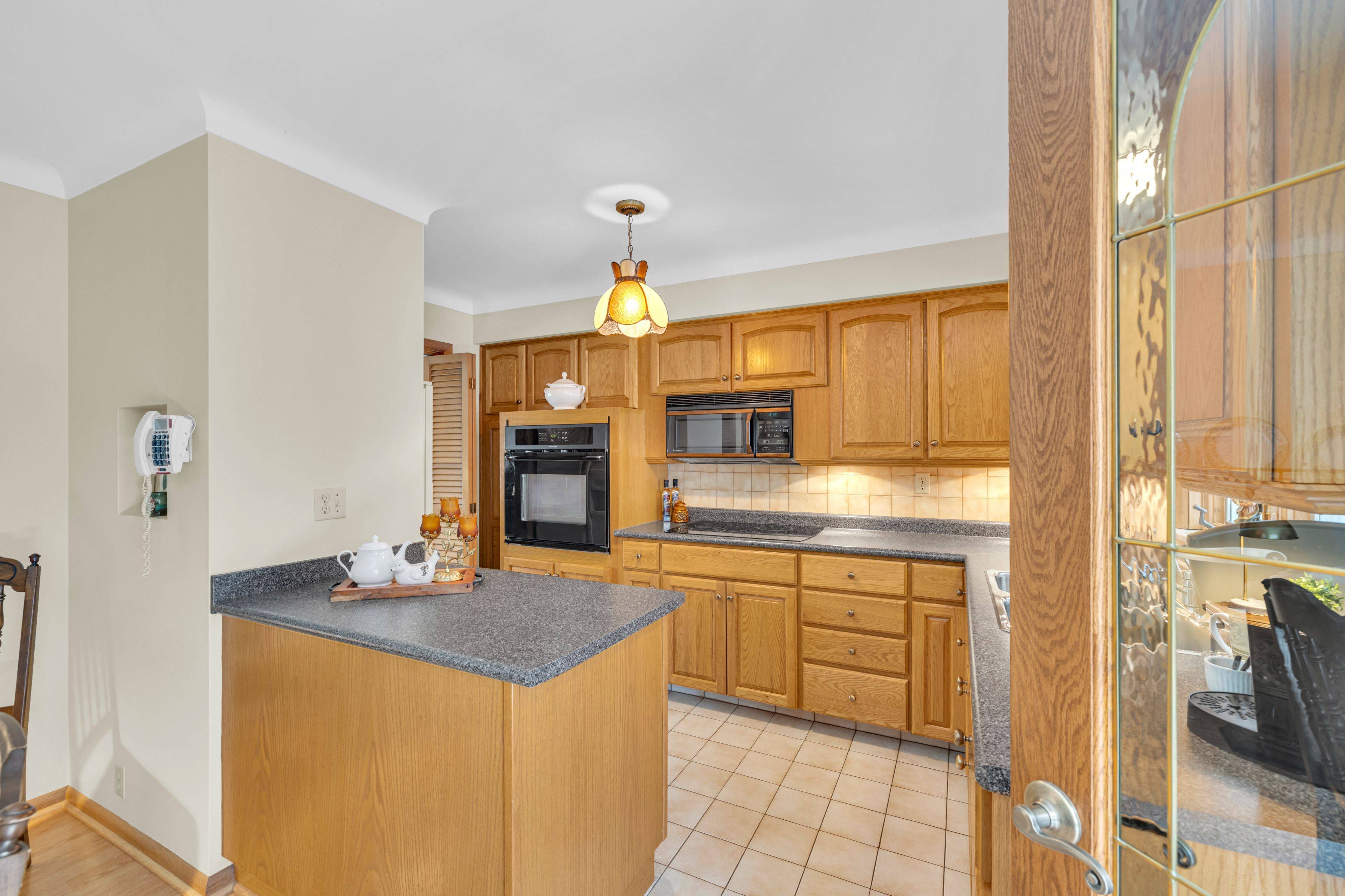 Windsor, ON N8W 4L7,2360 Leonard RD