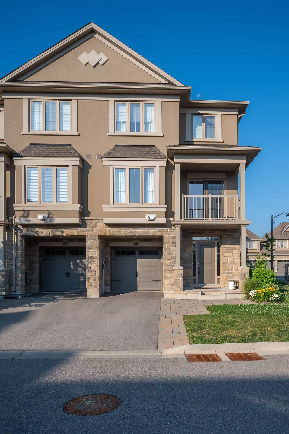 Oakville, ON L6M 1P2,2295 Natasha CIR