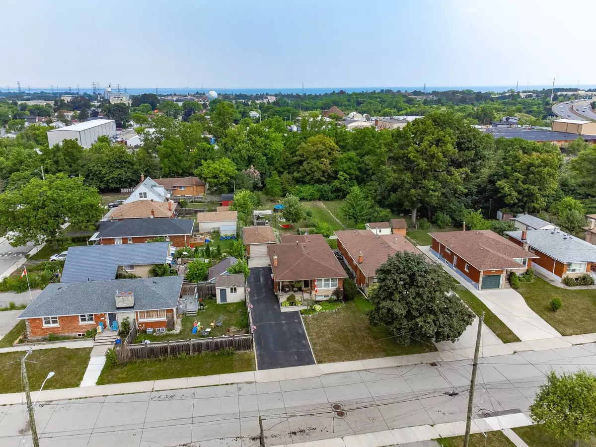 Hamilton, ON L8H 3E9,5 Embury CT