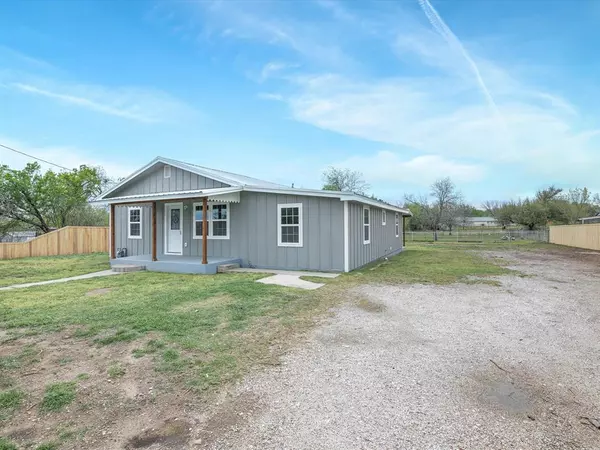 Bowie, TX 76230,107 E Riley Street