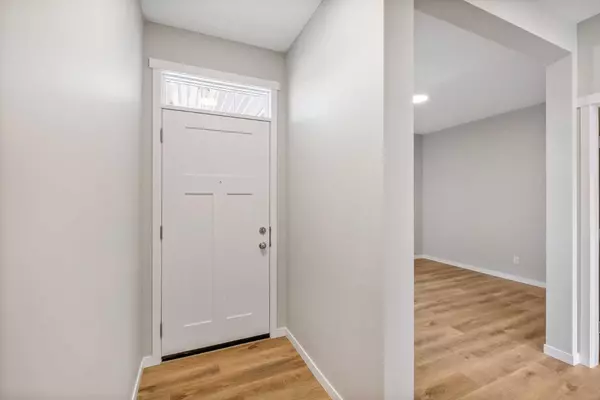 Calgary, AB T3M 3T3,324 Magnolia CRES Southeast