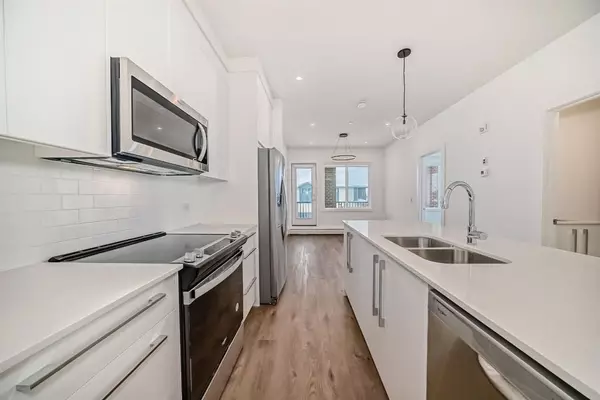 Chestermere, AB T1X2Y2,6 Merganser DR West #3117