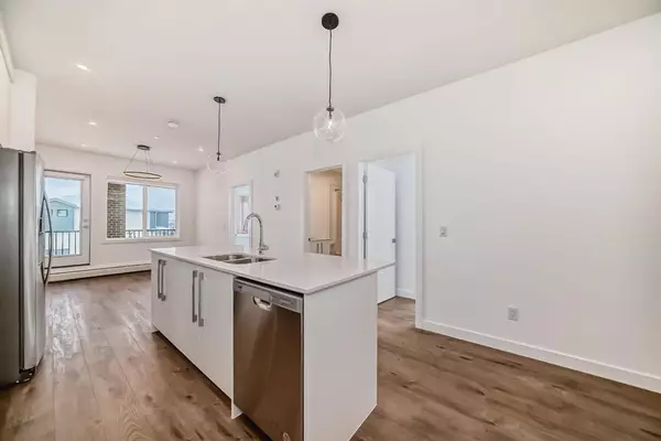 Chestermere, AB T1X2Y2,6 Merganser DR West #3117