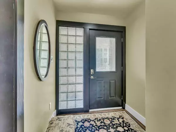 Medicine Hat, AB T1A 4B7,302 Prospect DR SW