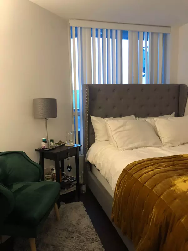Toronto C01, ON M6K 3N3,1030 King ST W #833