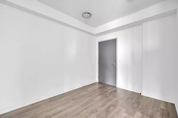 Toronto C15, ON M2J 1M5,36 Forest Manor RD #805