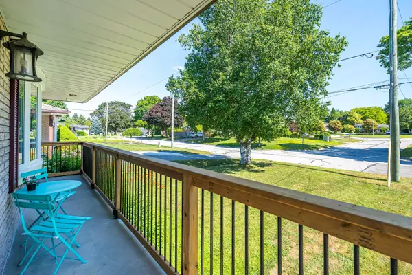 Oshawa, ON L1H 7A6,466 Dianne DR