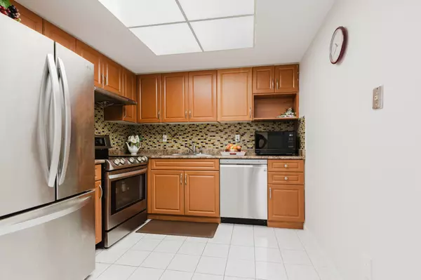 Toronto E04, ON M1K 5J3,1 Greystone Walk DR #1690