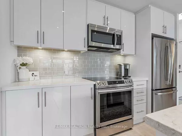 Innisfil, ON L9S 0N9,375 Sea Ray AVE #322