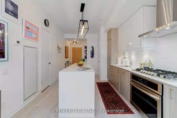 38 Howard Park AVE #212, Toronto W01, ON M6R 0A7