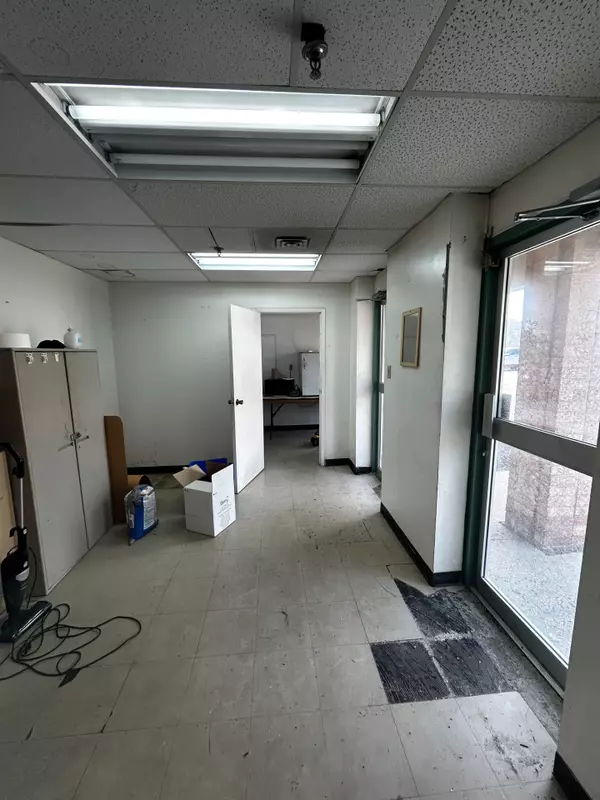 Mississauga, ON L5S 1T9,2400 Lucknow DR ## 42-44