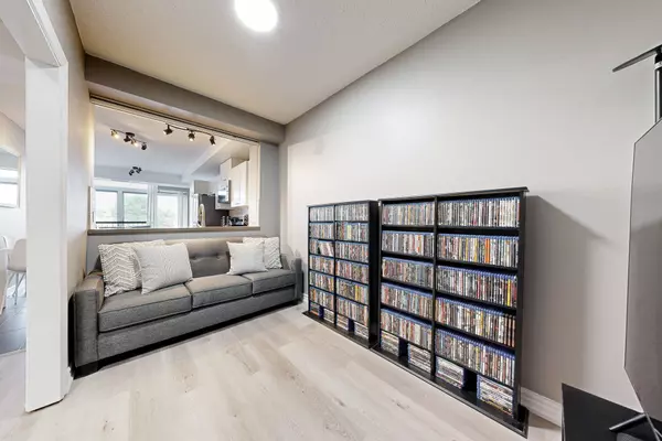Mississauga, ON L5A 4L4,200 Burnhamthorpe RD E #402