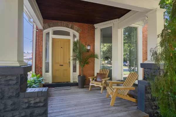 93 QUEEN ST, St. Catharines, ON L2R 5H4