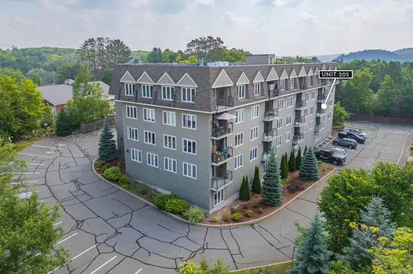 26 Dairy LN #205, Huntsville, ON P1H 0A4