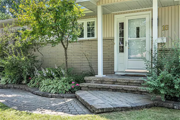 Stittsville - Munster - Richmond, ON K2S 1C3,16 Ember Glow CT