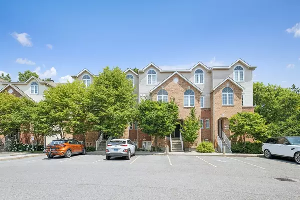90 Steele Park Private #19, Cyrville - Carson Grove - Pineview, ON K1J 0J2