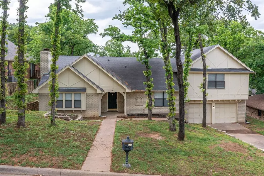 2822 Ridgewood Drive, Grapevine, TX 76051