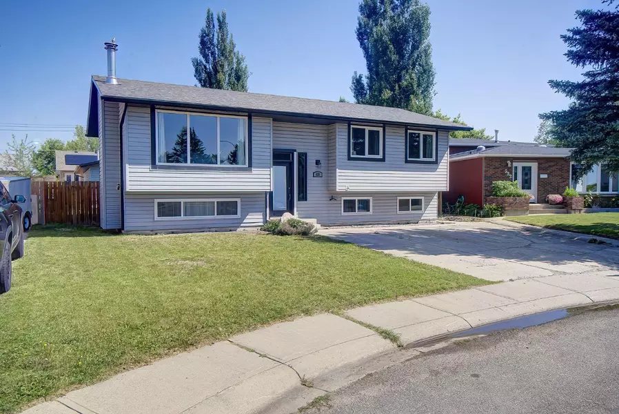 526 50A AVE W, Claresholm, AB T0L 0T0