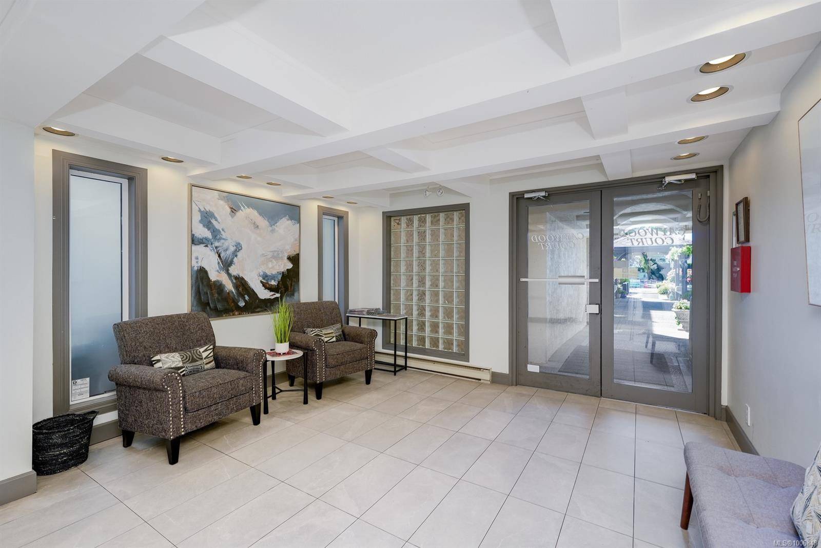 Saanich, BC V8P 4H8,3900 Shelbourne St #206