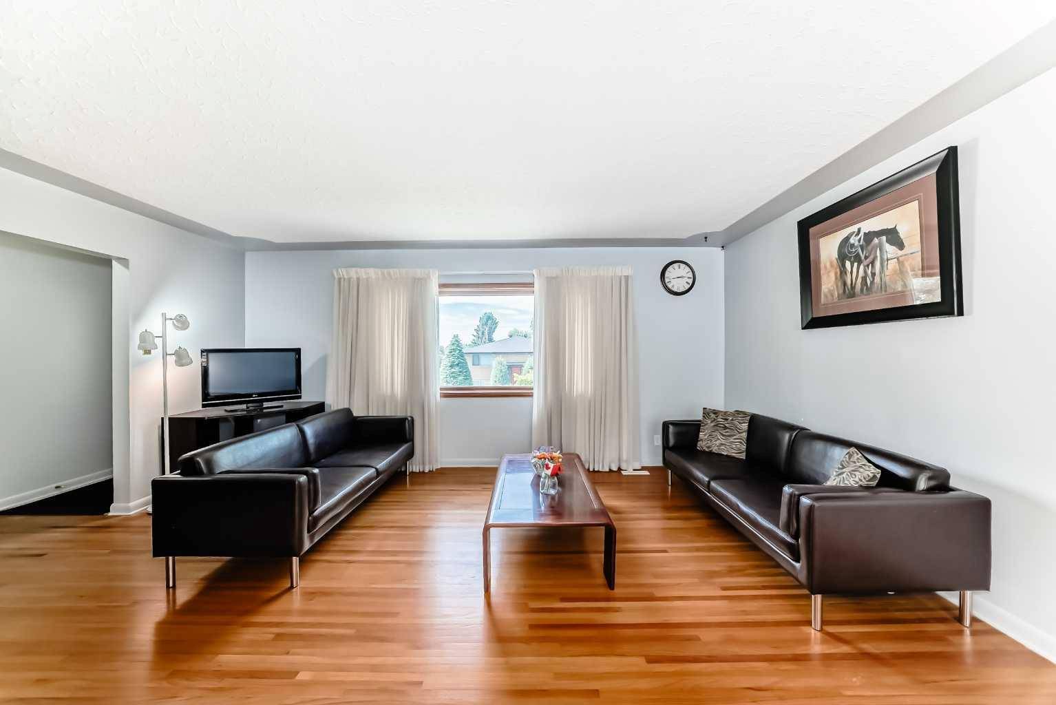 Calgary, AB T2K 1R9,220 Cardiff DR NW