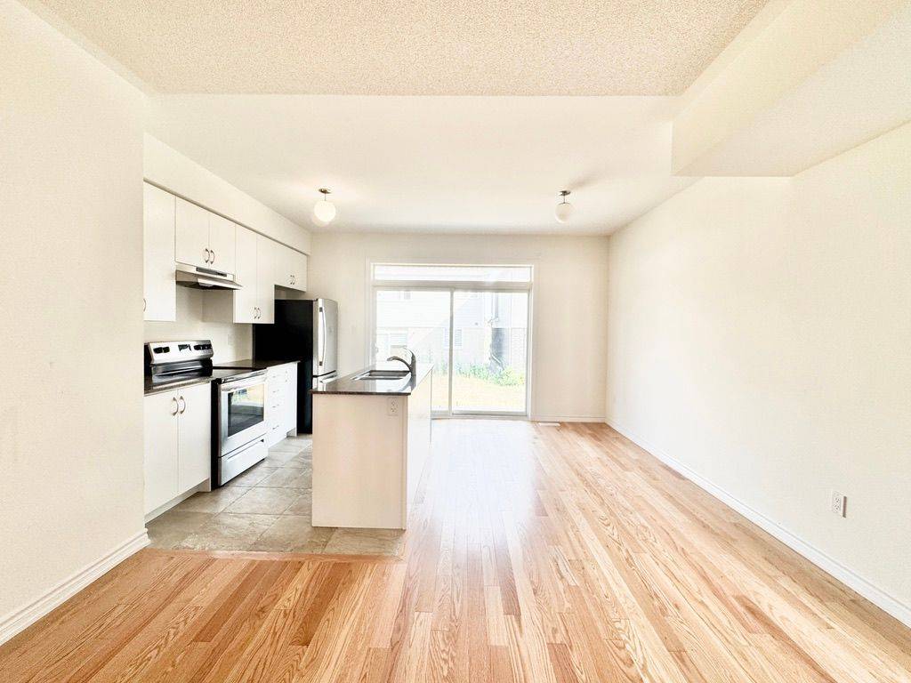 Barrie, ON L9J 0L4,12 Bannister RD #Main