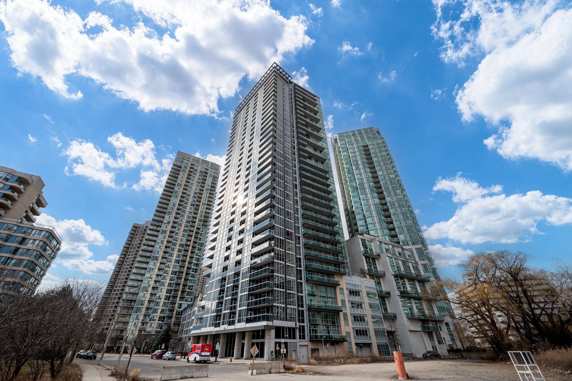 223 Webb DR #502, Mississauga, ON L5B 0E8
