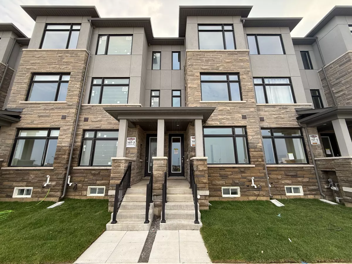 Markham, ON L6C 1N3,42 Selina Rose ST S #107-4