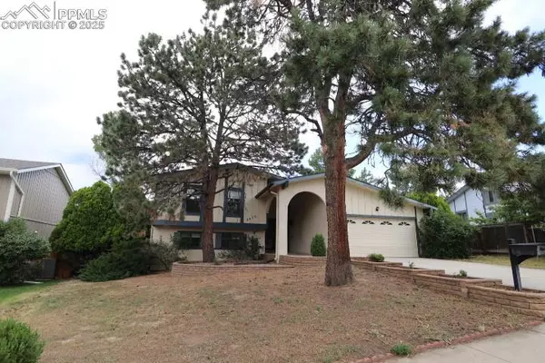 3370 Bell Mountain DR, Colorado Springs, CO 80918