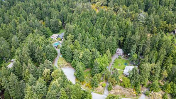 730 Emma Dixon Rd, Highlands, BC V9B 6J3