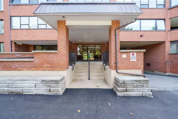Hamilton, ON L9G 4E7,150 Wilson ST W #314