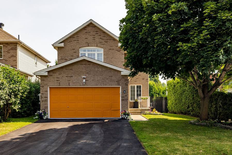 4 Gros Morne CT, Kanata, ON K2M 2W7