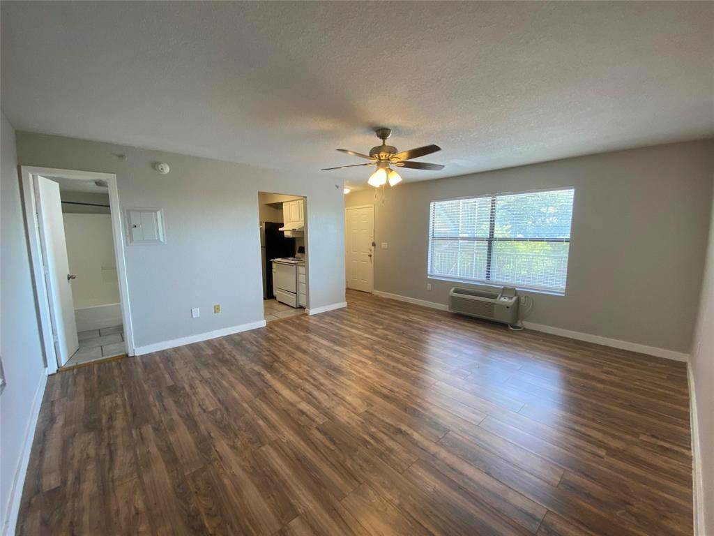Denton, TX 76201,701 W Sycamore Street #202
