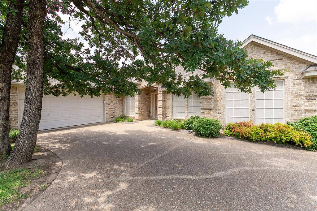 Kennedale, TX 76060,1015 Oak Hill Park