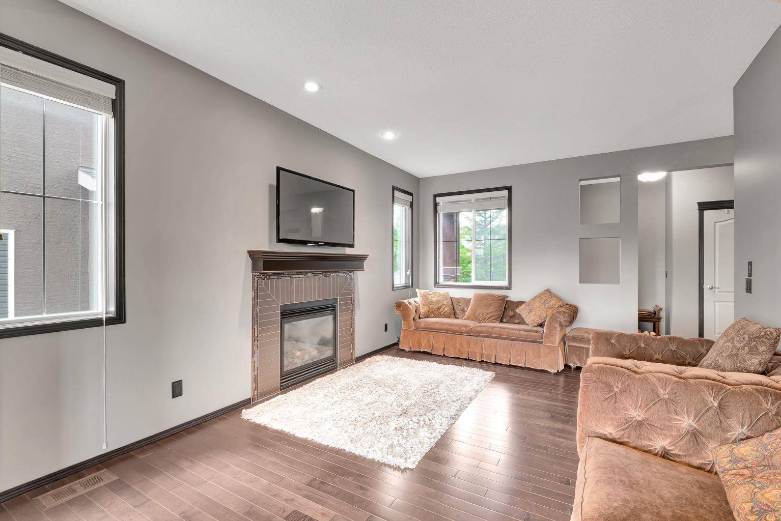 Calgary, AB T3P 0J7,25 Evansview MNR NW