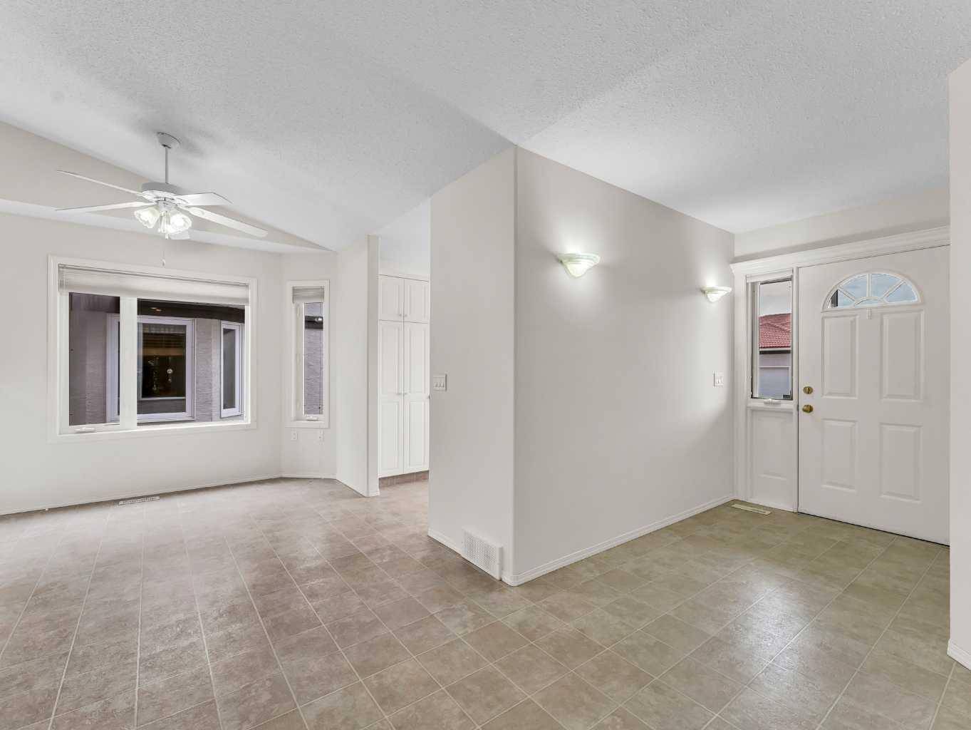 Medicine Hat, AB T1B4E4,210 Park Meadows LN SE