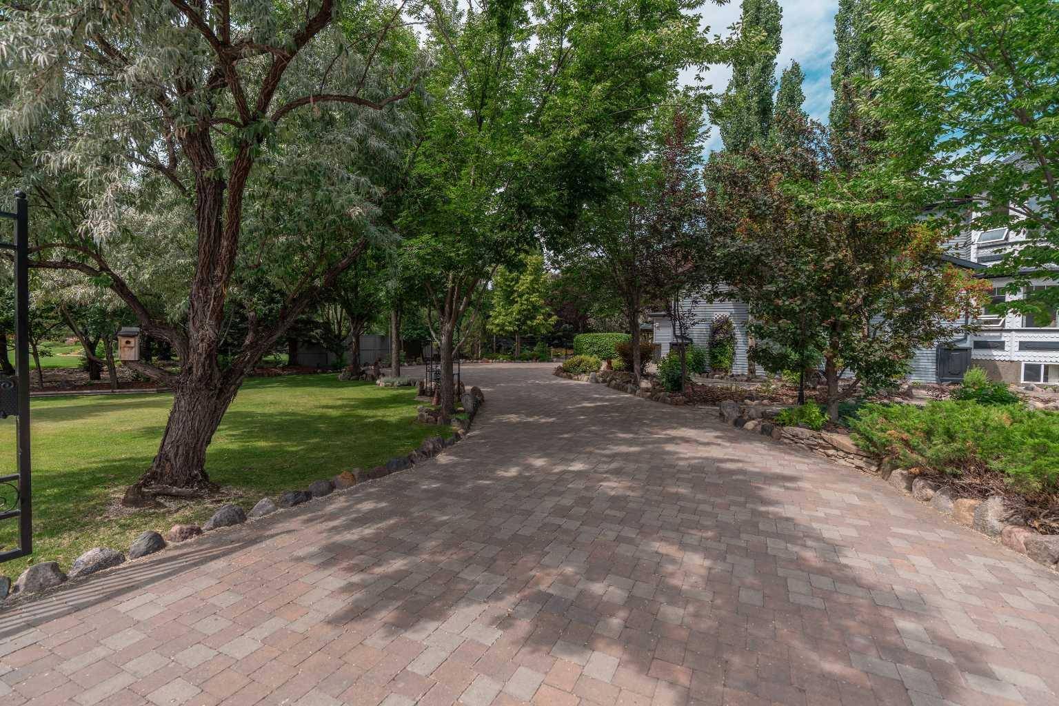 Rural Lethbridge County, AB T1J 5S2,106 Sierravista CT