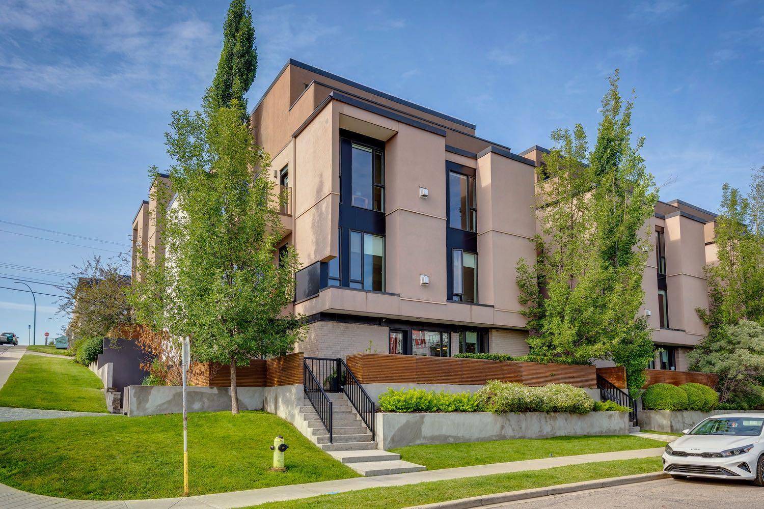 2905 16 ST Southwest #103, Calgary, AB T2T 4G5