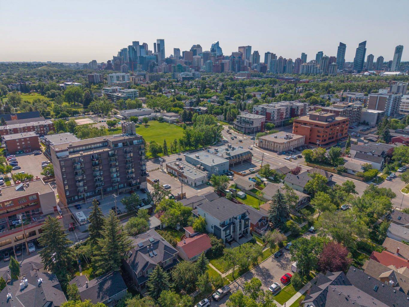 Calgary, AB T2N 2B2,722 15 ST NW