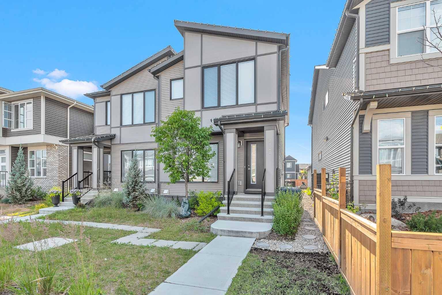 Airdrie, AB T4B 5J1,1121 Chinook Gate Bay Southwest
